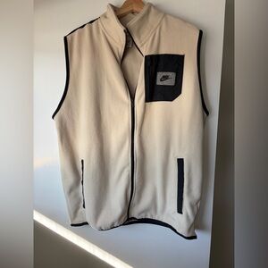 Nike Sportswear Therma-FIT Sports Utility Fleece Vest in Cream and Black